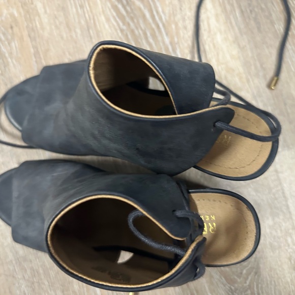 Kenneth Cole Slip On Open Toe Blue/Beige Block Heel Leather Size 7M - Picture 14 of 14